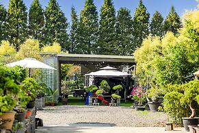 L.M.S B&B GLAMPING