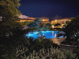 2-bed Designer Apartment Sleeps 4, Resort Pool