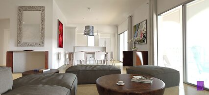 2-bed Designer Apartment Sleeps 4, Resort Pool
