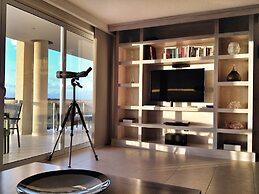 Designer Condo - Sleeps 6 With Sauna