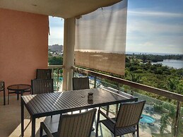 Designer Condo - Sleeps 6 With Sauna