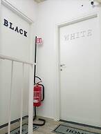 Newhouse rooms black & white