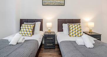 2 Bed Apartment Sleeps 5 - Wifi, Free Parking