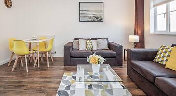 2 Bed Apartment Sleeps 5 - Wifi, Free Parking