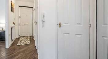 2 Bed Apartment Sleeps 5 - Wifi, Free Parking