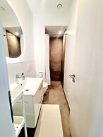 Spacious & Luxurious 5 bedrooms House