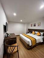 H&T Luxury Hotel