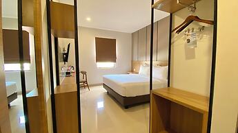 Front One Hotel Gombong