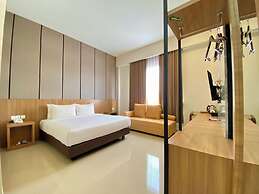 Front One Hotel Gombong