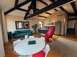 Piazza Erbe Lodge