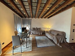 Piazza Erbe Lodge