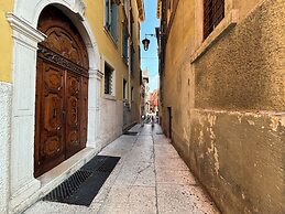 Piazza Erbe Lodge