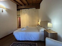 Piazza Erbe Lodge