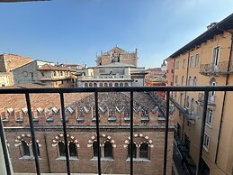 Piazza Erbe Lodge