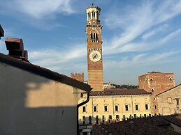 Piazza Erbe Lodge