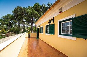 Aroeira Villa Sleeps 10 With Pool