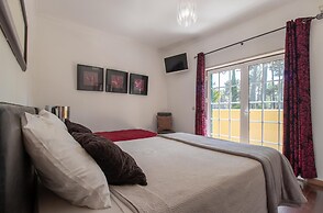 Aroeira Villa Sleeps 10 With Pool