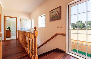 Aroeira Villa Sleeps 10 With Pool