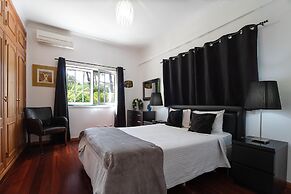 Aroeira Villa Sleeps 10 With Pool