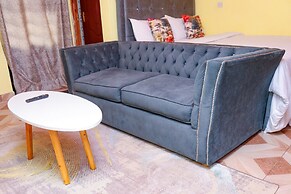 Lux Suites Trm drive Studio Apartments