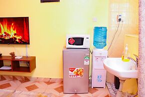 Lux Suites Trm drive Studio Apartments