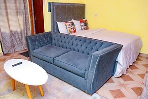 Lux Suites Trm drive Studio Apartments