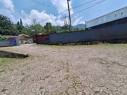 OYO 93280 Villa Efita