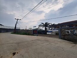 OYO 93280 Villa Efita