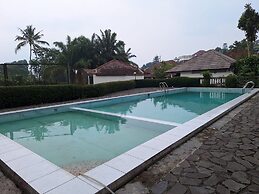 OYO 93280 Villa Efita