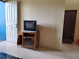 OYO 93280 Villa Efita
