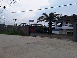 OYO 93280 Villa Efita