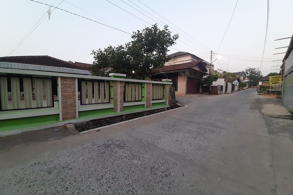 Hotel O Sengon Kostel Syariah