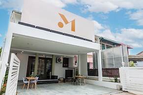Momostay Capsule Hotel