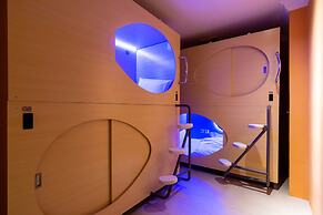 Momostay Capsule Hotel