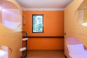 Momostay Capsule Hotel