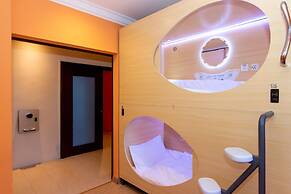 Momostay Capsule Hotel
