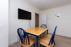 Spacious 1BD Flat w/ Garden - Hammersmith!