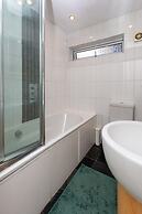 Spacious 1BD Flat w/ Garden - Hammersmith!