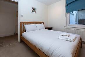 Spacious 1BD Flat w/ Garden - Hammersmith!