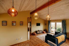 Impeccable 2-bed Cottage Near Woodbridge