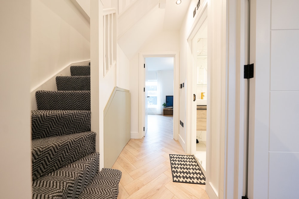 The Battersea Place - Charming 4bdr Flat