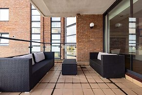 The River Thames View - Stunning 2bdr Flat With Study Room + Balcony