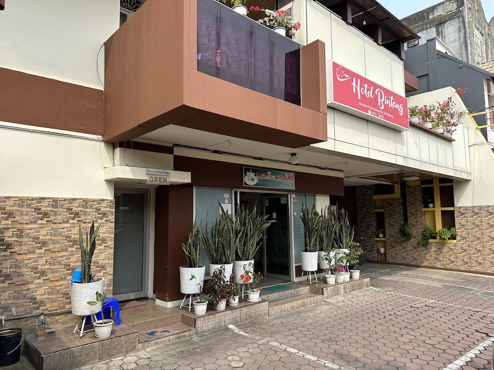 Capital O 93291 Bintang Hotel