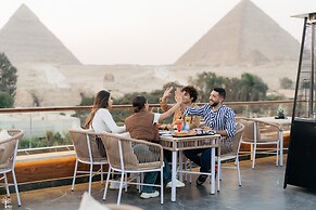 Tree Lounge Pyramids View INN, Sphinx Giza.