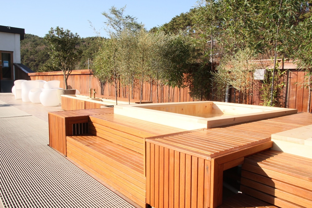 Friemily Pool Villa & Hotel