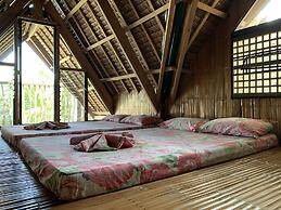 Bamboo House Beach Lodge & Restaurant