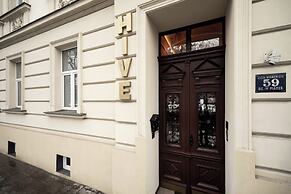 Hive Family House