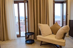 Leone Suites