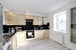 Orange Apartments - Belgrave Mansions