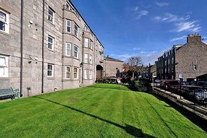 Orange Apartments - Belgrave Mansions